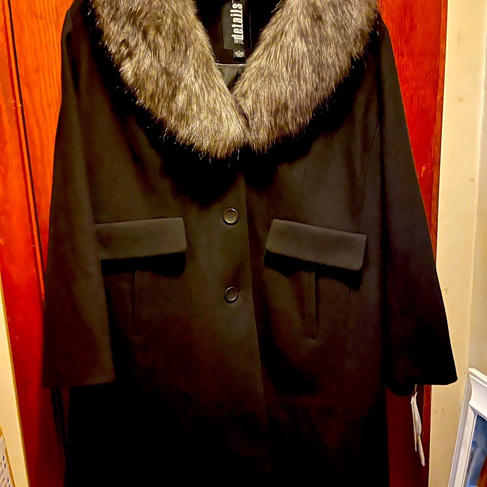 New coat with tags. This is a 1X  but it runs large and will even fit a 3X.